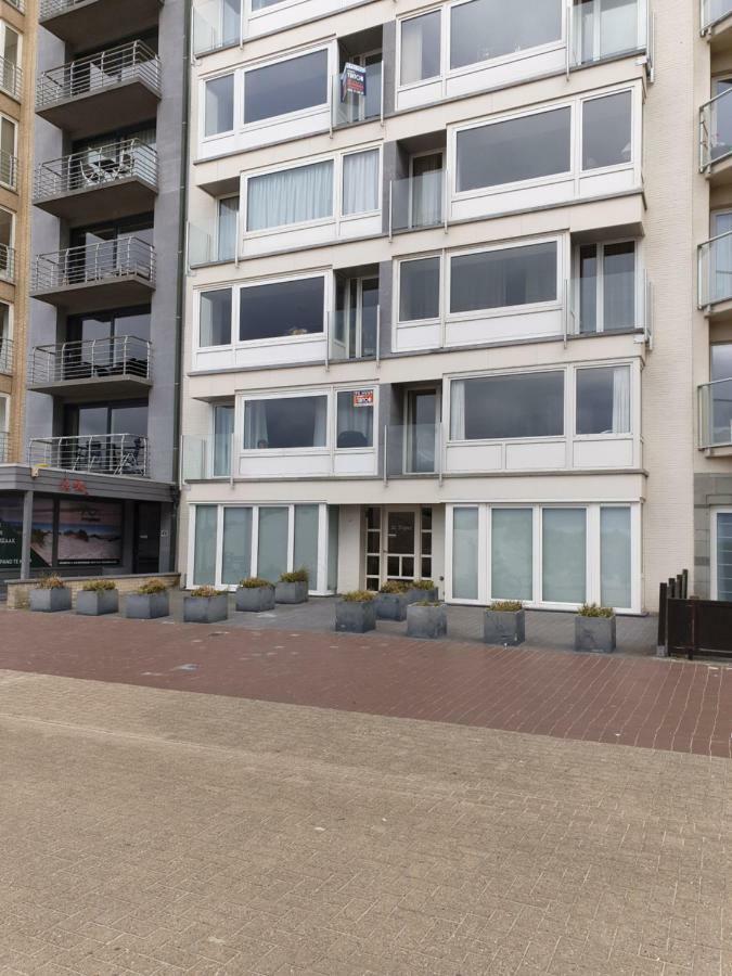 Oostduinkerke - Appartement Met Zeezicht En 2 Parkeerplaatsen Exterior foto